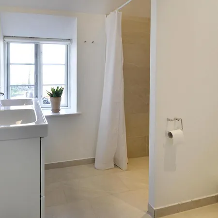 Vakantiehuis Gorgeous In With Kitchen
